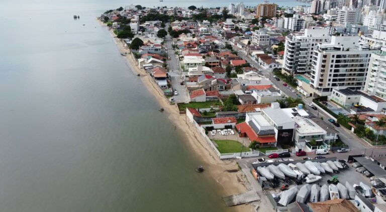 Balneário Estreito recebe revitalização do sistema de esgotamento sanitário pela CASAN