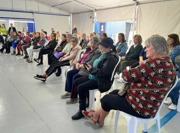 Em Balneário Camboriú, Secretaria da Pessoa Idosa e Sesc promovem roda de conversa sobre saúde bucal