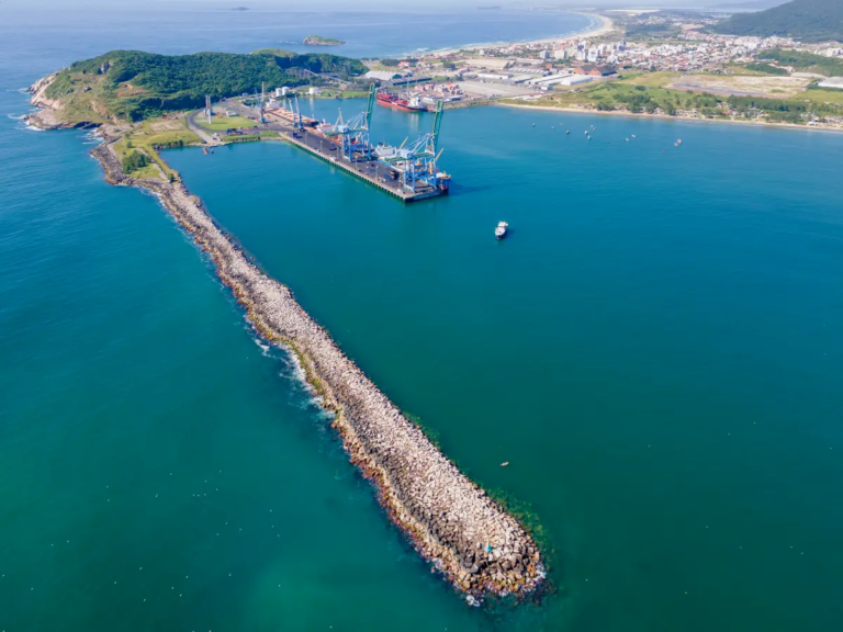 Porto de Imbituba registra alta de 12,7% e movimenta 2,65 milhões de toneladas no início de 2026