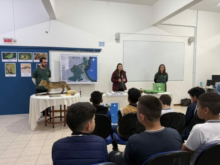 Estudantes conhecem o Refúgio de Vida Silvestre de Itapema em projeto de Educação Ambiental