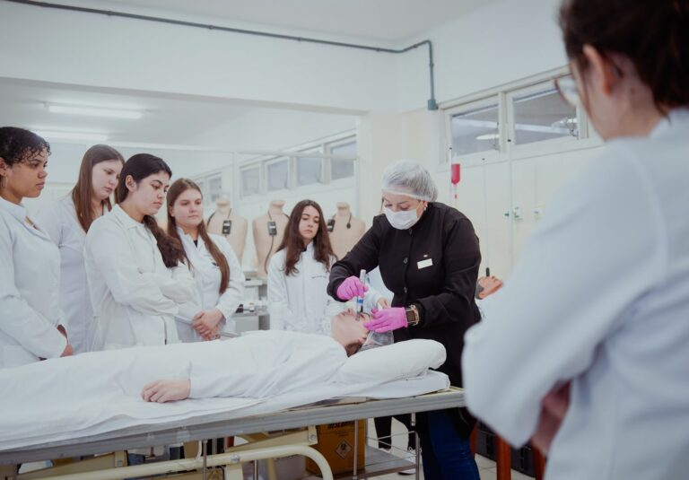 Universidade Gratuita e Fumdesc mudam regras de renovação para o segundo semestre de 2026