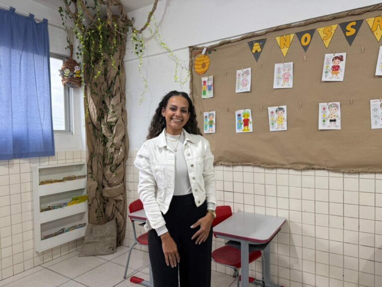 Docente de Itapema recebe prêmio de excelência na área da educação