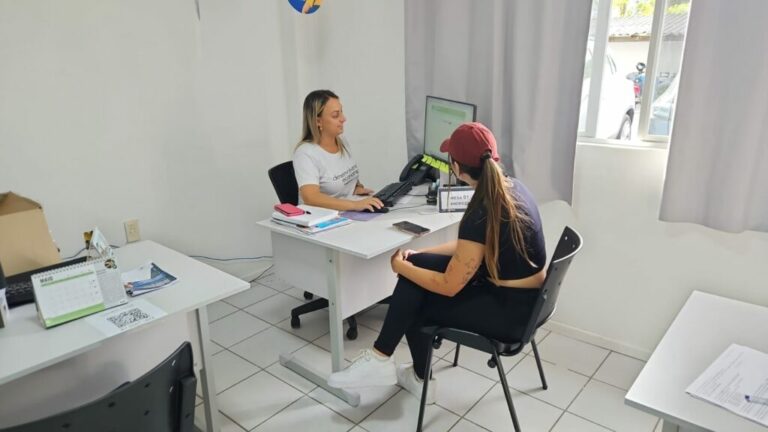 Em Itapema, Sala do Empreendedor orienta microempreendedores sobre declaração anual do MEI