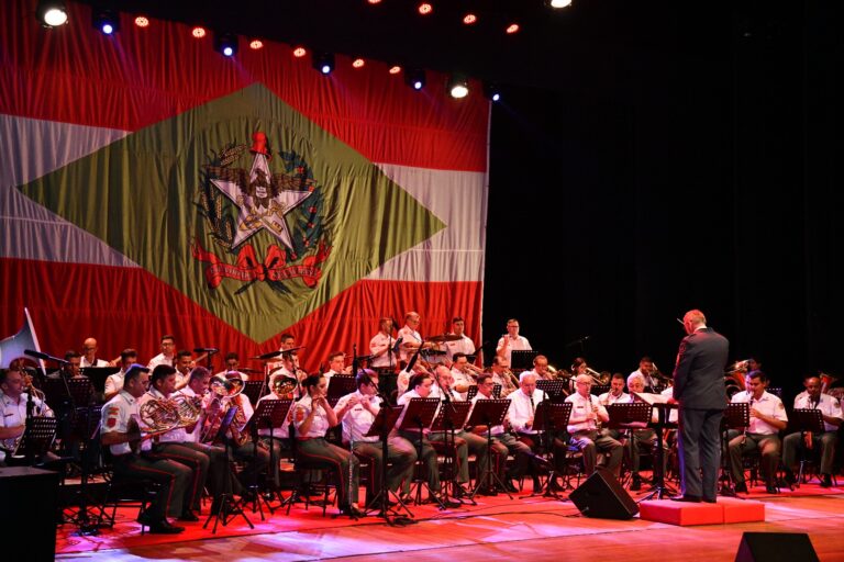 Chapecó recebe concerto gratuito da turnê de 100 anos do CBMSC