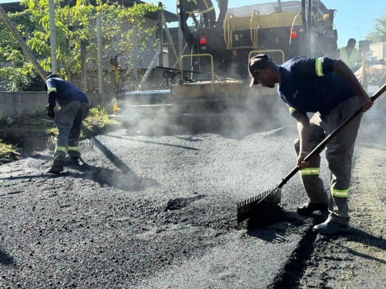 Rua 700, na Várzea, recebe pavimentação no trecho final com o Avança Itapema