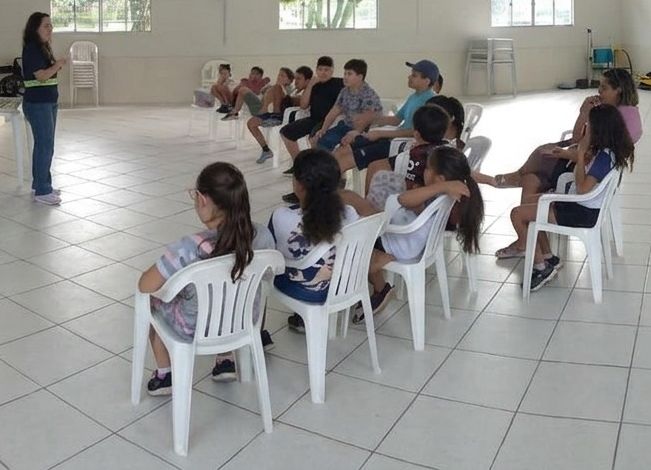 Em Florianópolis, Casan realiza ação de educação ambiental com crianças no Monte Verde