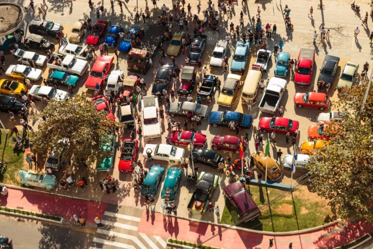 Encontro de carros antigos atrai colecionadores e público em BC