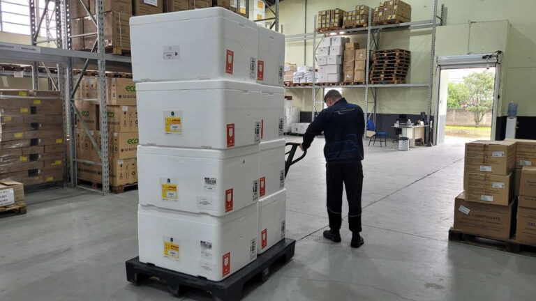 Nova remessa com 300 mil doses fortalece campanha de vacinação em SC