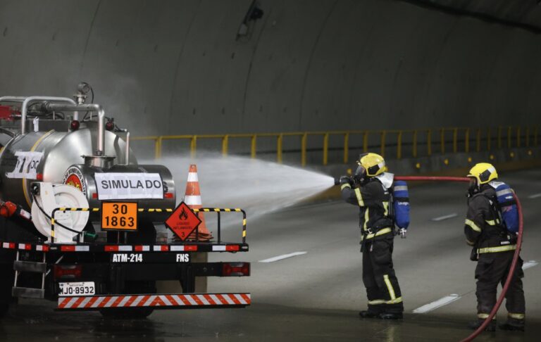 Defesa Civil realiza simulado de acidente com produtos perigosos no Túnel Antonieta de Barros