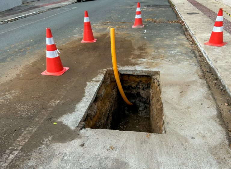 Rua 600 tem interdições parciais devido a obras de rede de gás natural