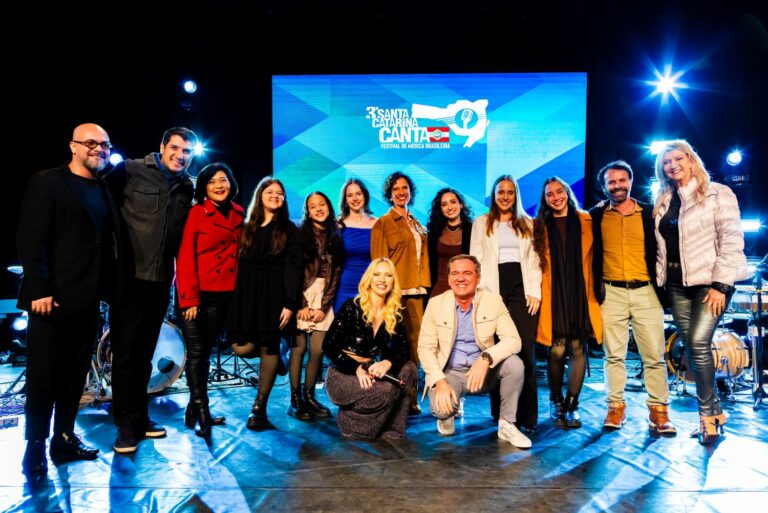 Seletivas regionais em Rio do Sul classificam candidatos para a semifinal do Santa Catarina Canta