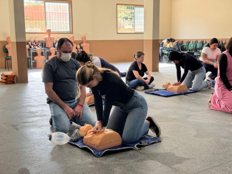 Rede Municipal de Saúde promove treinamento para atendimento de emergências