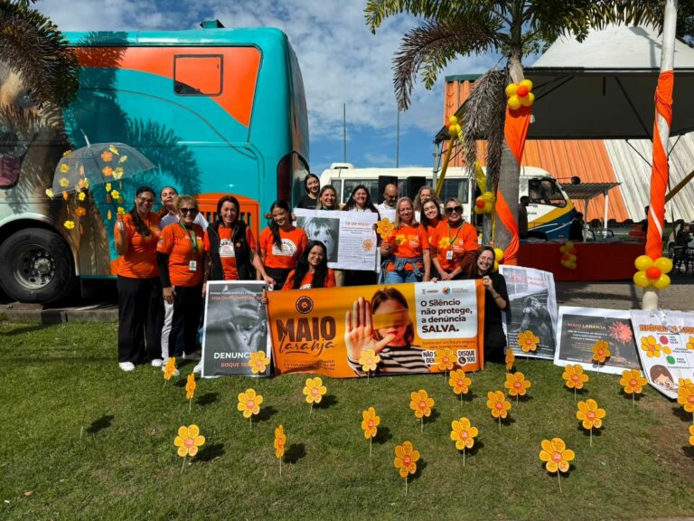 Comunidade participa de ação do Maio Laranja durante o Sábado em Família
