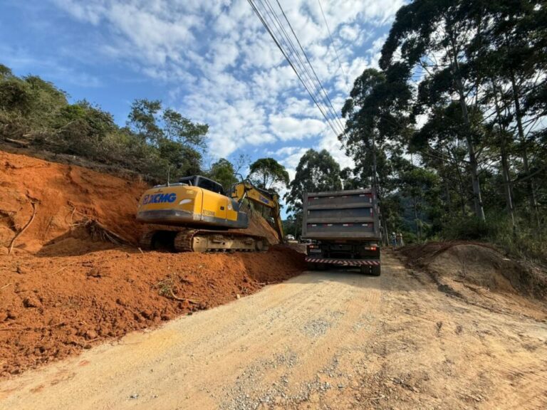Morro do Encano recebe etapa preparatória para pavimentação
