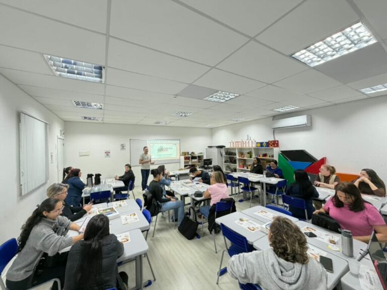 Professores encerram etapa de formação do Alfabetiza SC