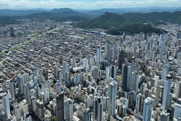 Projeto que muda regras do IPTU para imóveis novos segue para a Câmara
