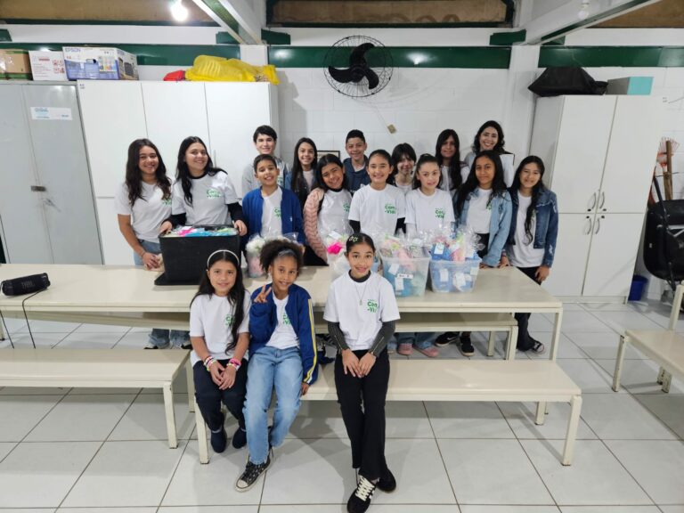 Estudantes do CAIC promovem ação solidária em lares de idosos