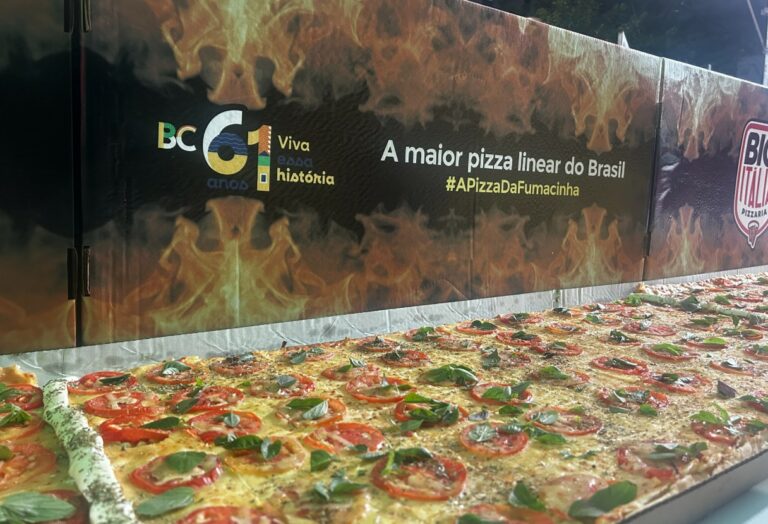 Balneário Camboriú distribui 11 mil fatias de pizza no Dia Mundial da Pizza