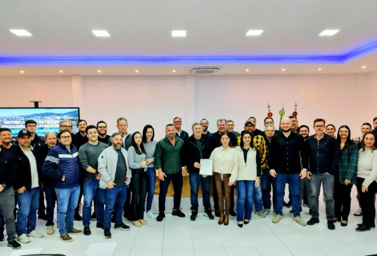 Regularização Fundiária da Área Industrial avança com entrega de processo ao Registro de Imóveis