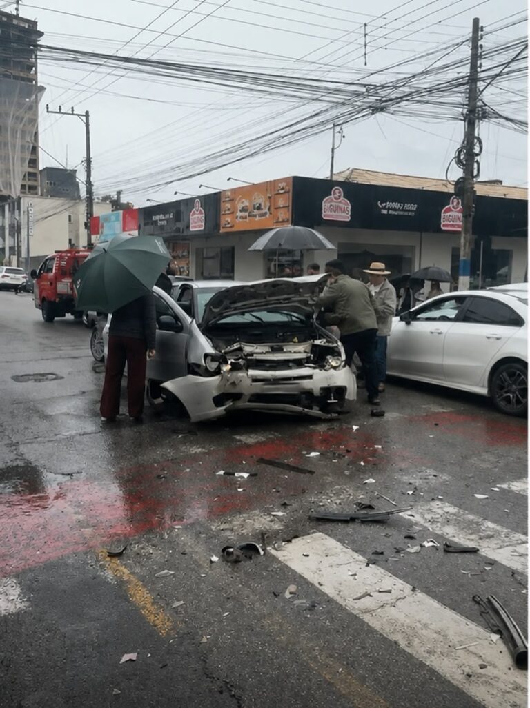 Acidente de trânsito deixa três pessoas feridas em Camboriú