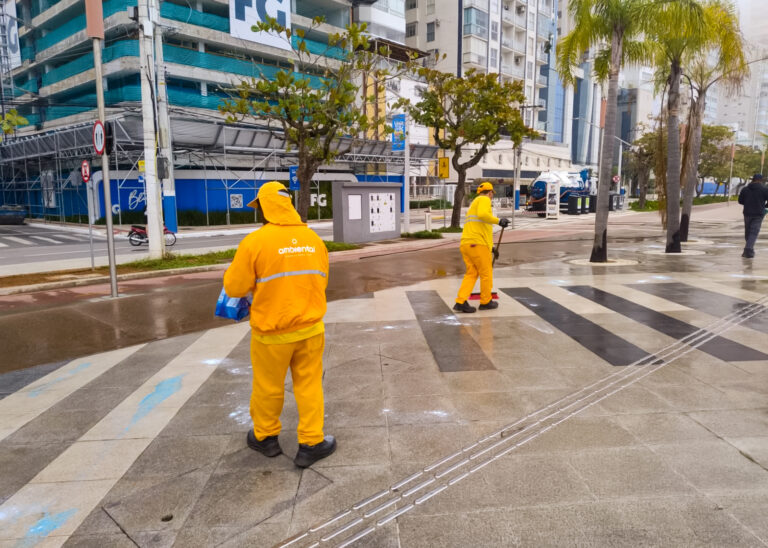Esforço Concentrado reforça limpeza e manutenção na orla da Praia Central