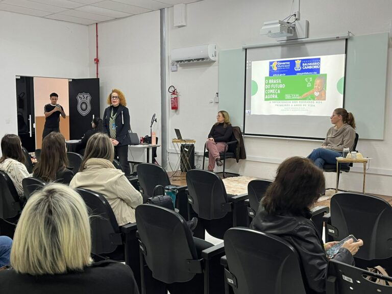 Agosto Verde e Dourado reúne profissionais da rede municipal em ciclo de palestras