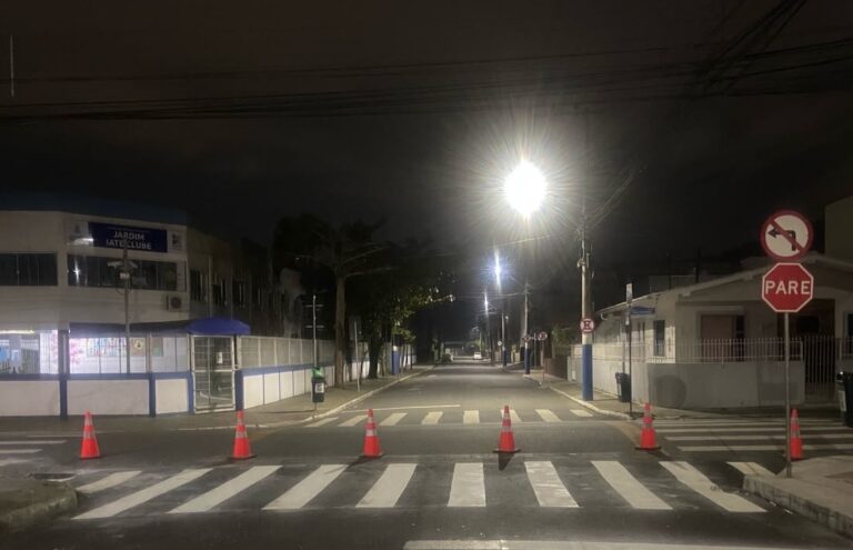 Após requalificação asfáltica, vias de BC recebem nova sinalização