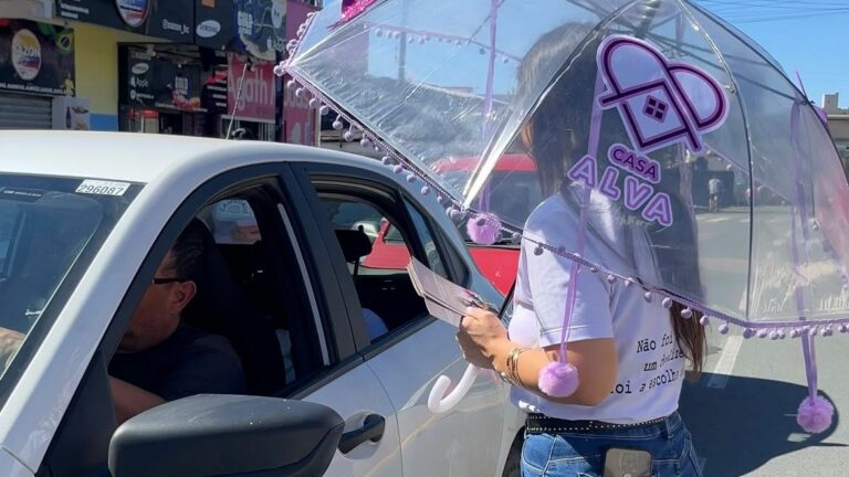 Blitz do Agosto Lilás reforça combate à violência contra a mulher em Camboriú