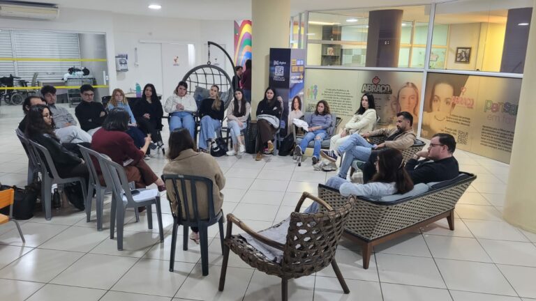 Setembro Amarelo promove roda de conversa com acadêmicos