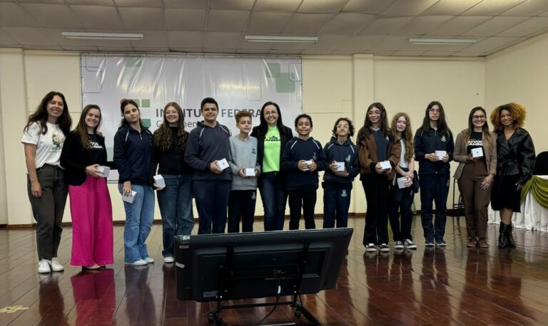 Estudantes de Itapema apresentam pesquisas em feira do IFC