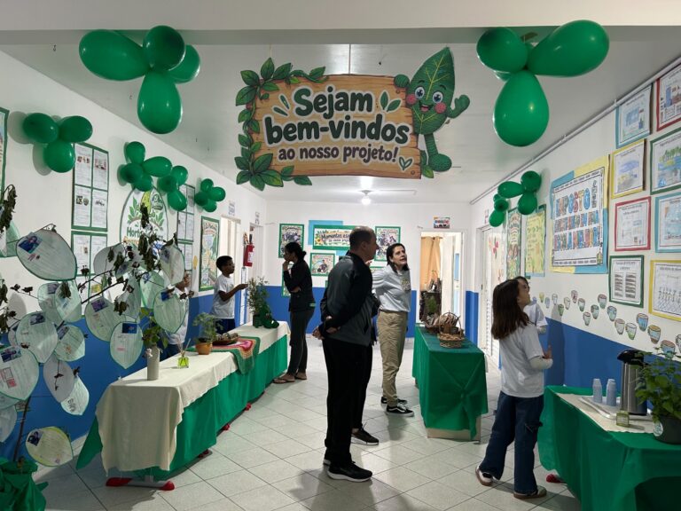 Mostra do Conhecimento apresenta trabalhos desenvolvidos por alunos do CEM Giovania de Almeida