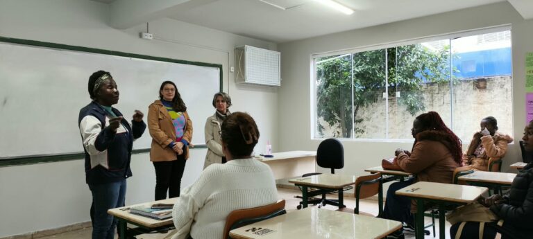 Prefeitura auxilia grupo estrangeiro na revalidação de certificados do Ensino Médio